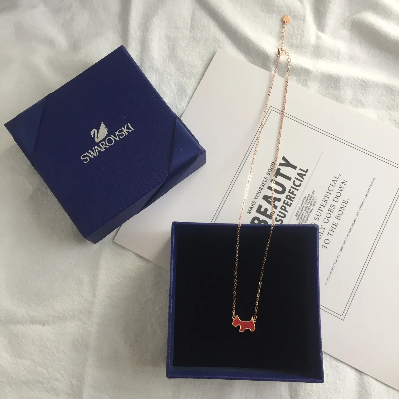 Swarovski Collier Chaîne Or Rose avec Charm Chien Émaillé Rouge 2