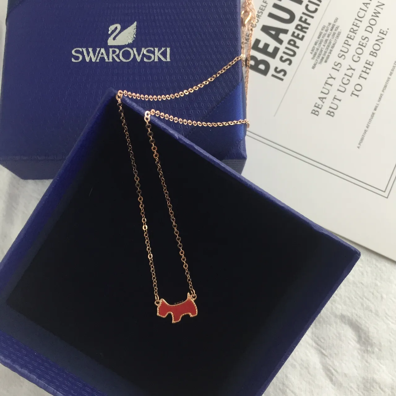 Swarovski Collier Chaîne Or Rose avec Charm Chien Émaillé Rouge 4