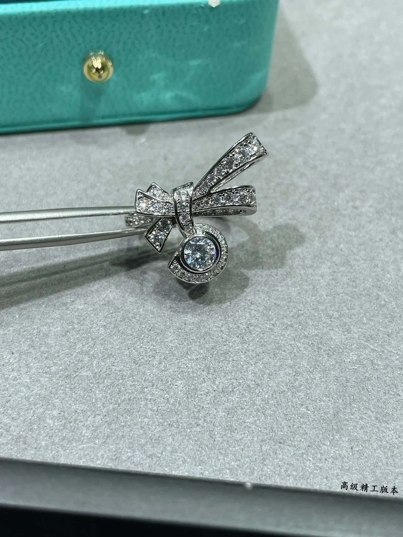 Tiffany & Co. 蝴蝶结 Pavé 钻石 光环 胸针 3