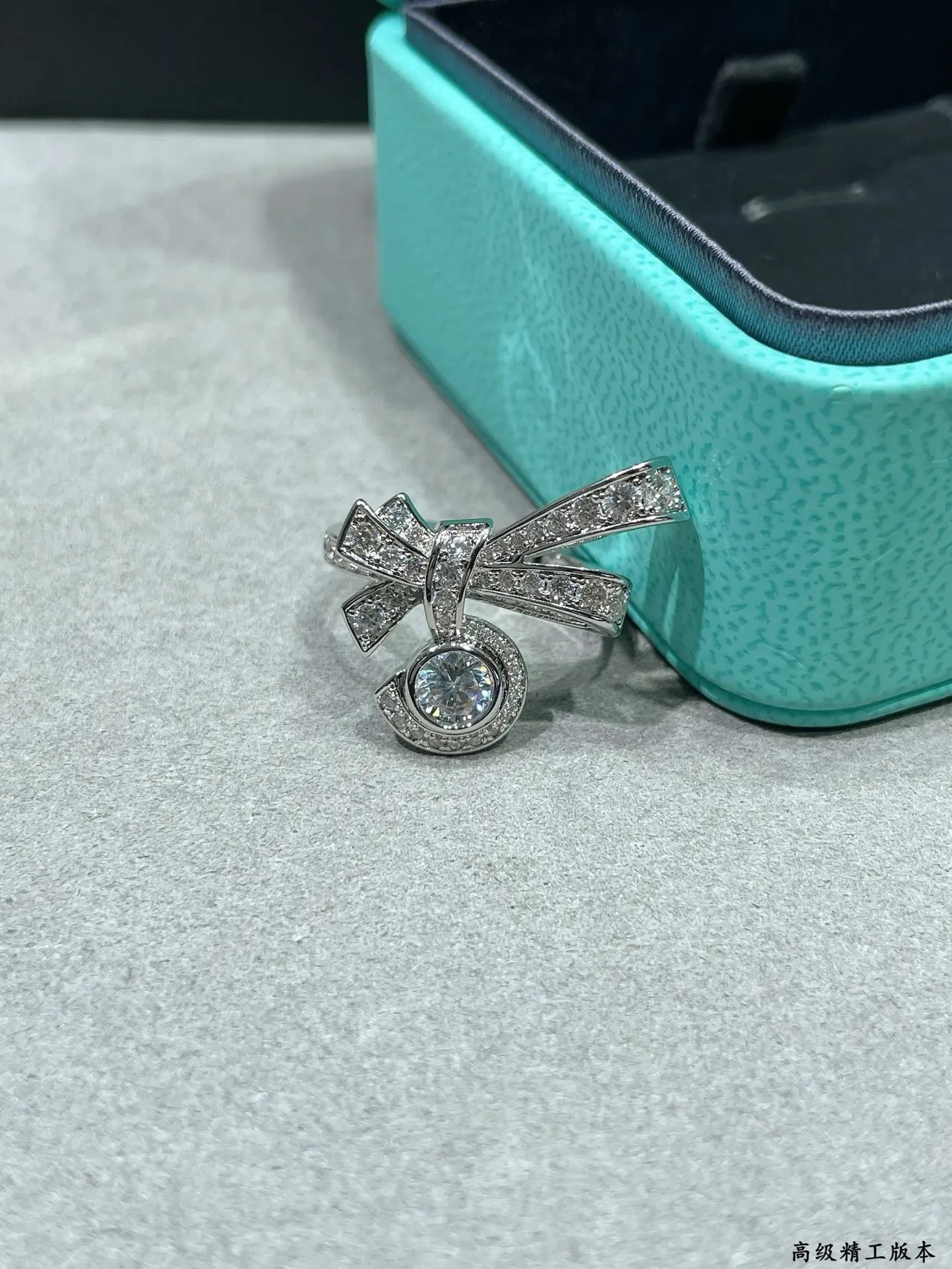 Tiffany & Co. 蝴蝶结 Pavé 钻石 光环 胸针 8