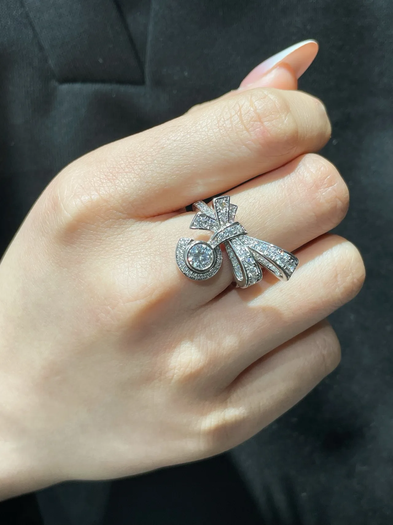Tiffany & Co. 蝴蝶结 Pavé 钻石 光环 胸针 9