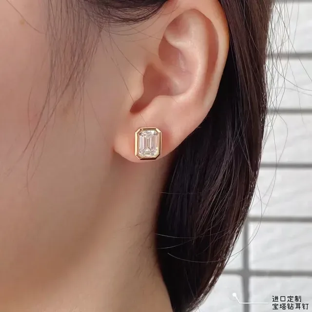 Tiffany & Co. ইমারল্ড-কাট বেজেল-সেট স্টাড ইয়াররিংস 9
