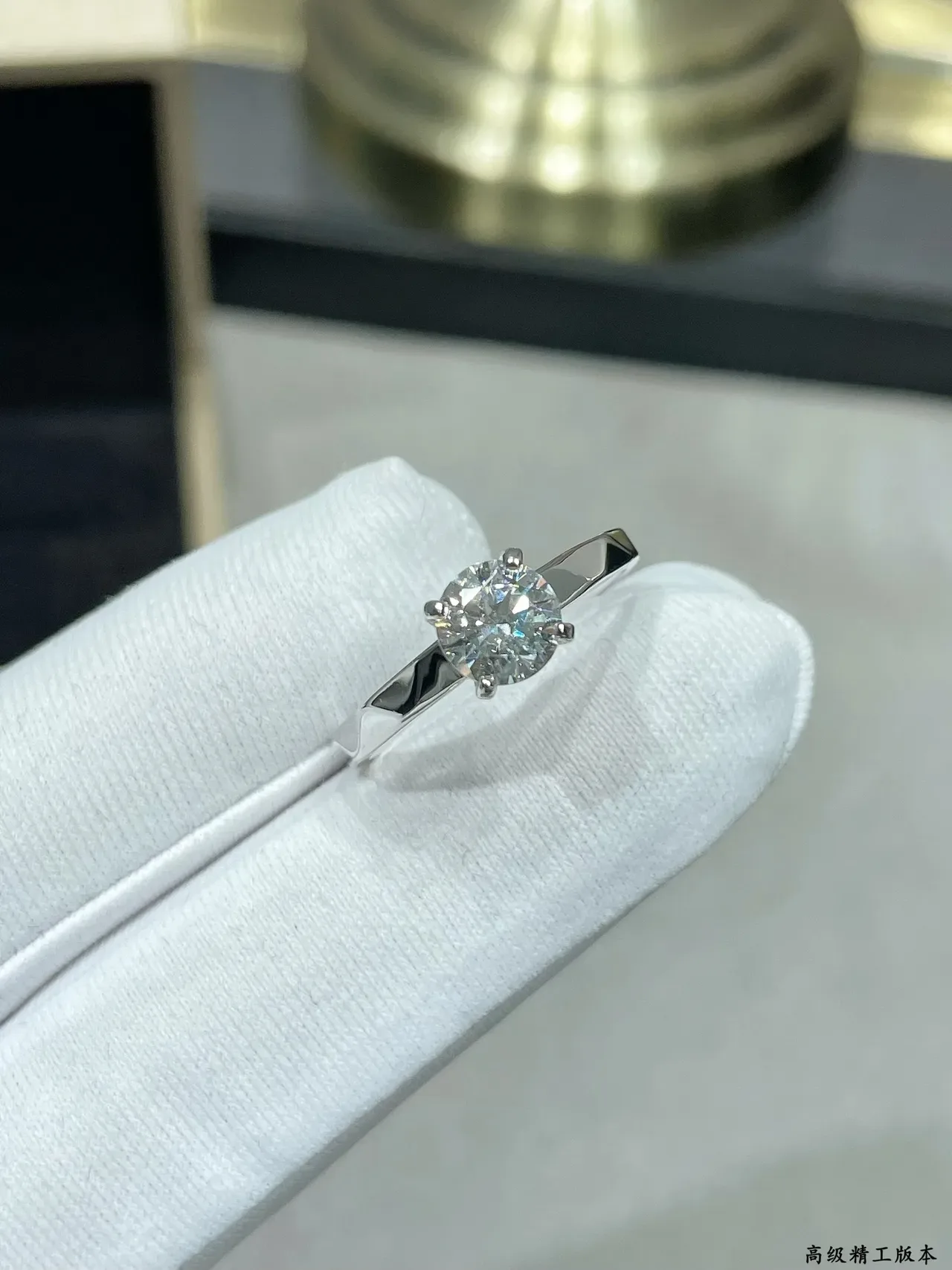 Tiffany & Co. Tiffany Setting 圆形明亮切割 单戒戒指 4