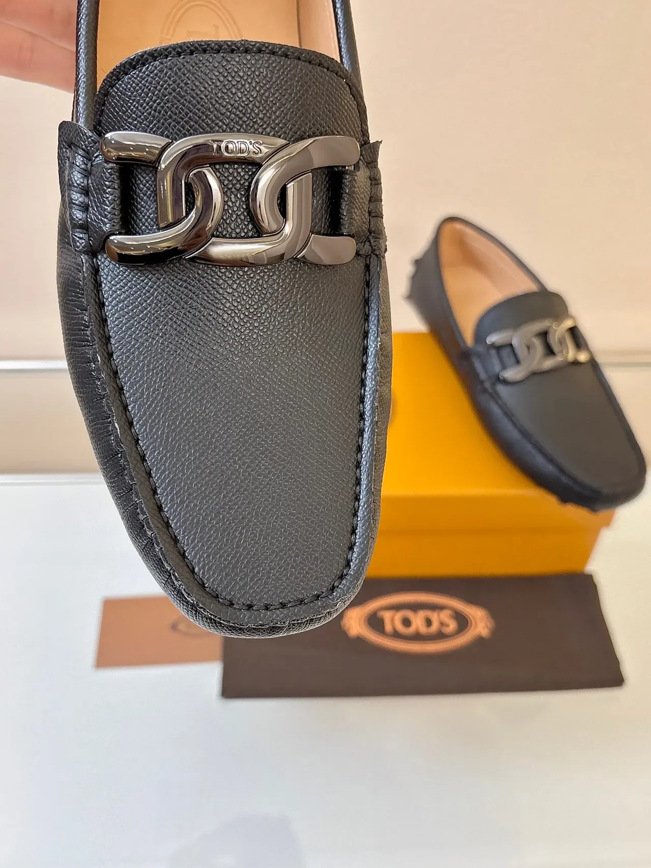 Tod's Gommino Loafer 黑色 纹理皮革 鹅卵石底 乐福鞋 3