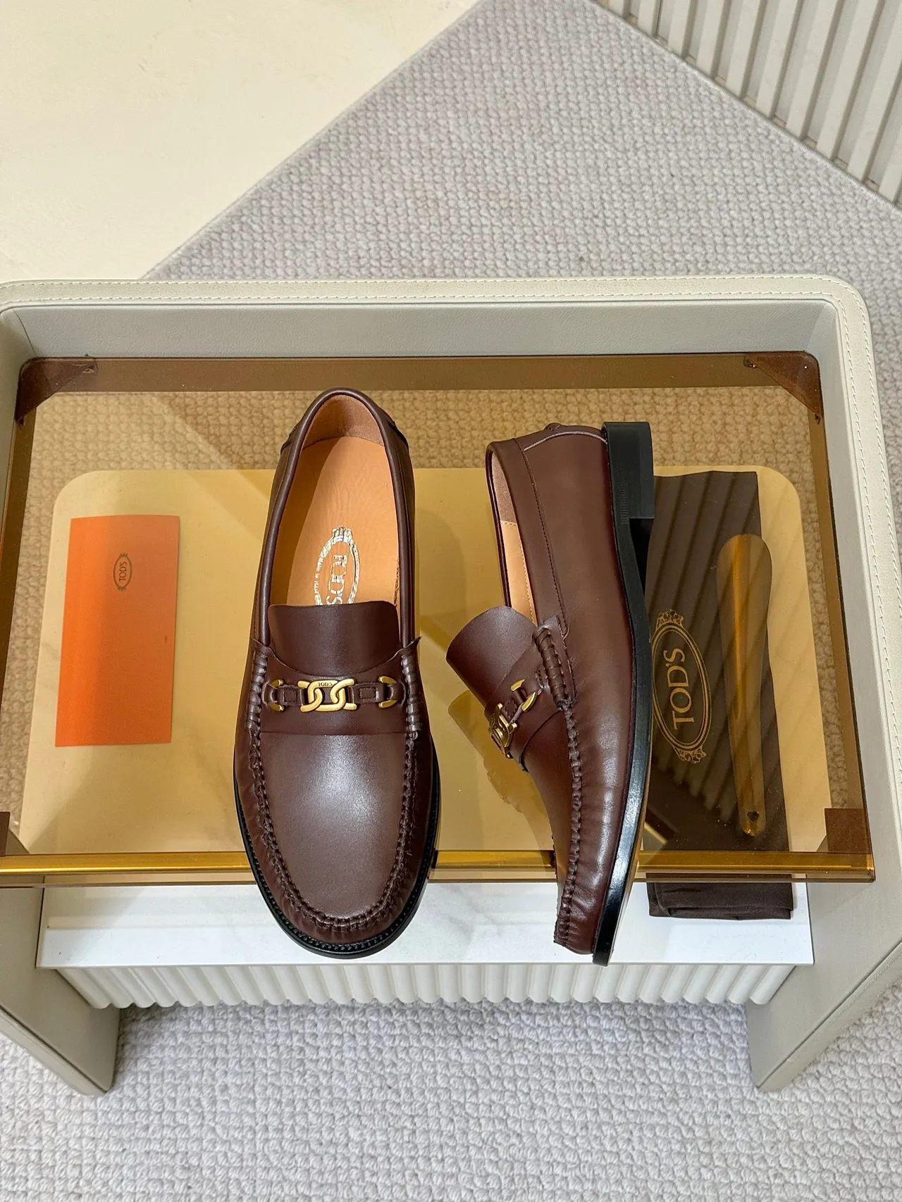 Tod's Horsebit Loafer भूरा सोने का चमकदार चमड़े का बकल लूफर 5