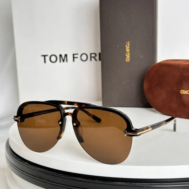 Tom Ford Double-Bar Temple Gafas de sol con temple negro y dorado con inlay metálico 4