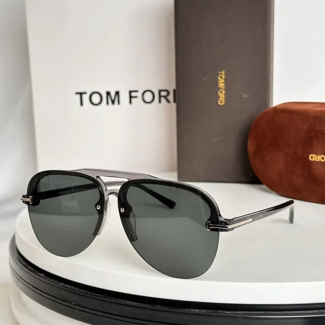 Tom Ford Double-Bar Temple Gafas de sol con temple negro y dorado con inlay metálico 9