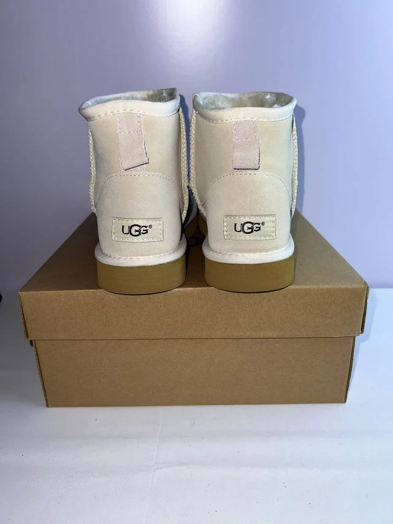 UGG 米棕色 短踝 双针缝 雪靴 5