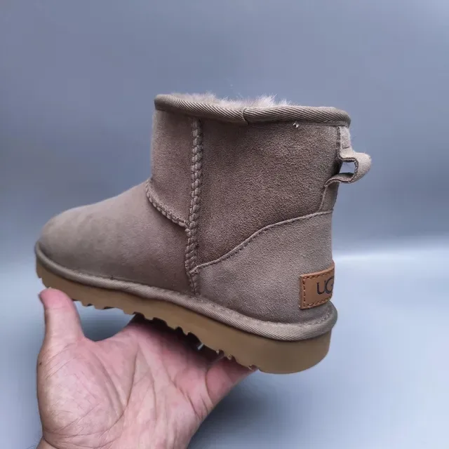 UGG أحذية الثلج بيج براون سويد أنتم مبطنة بشيرلينج كاف 2
