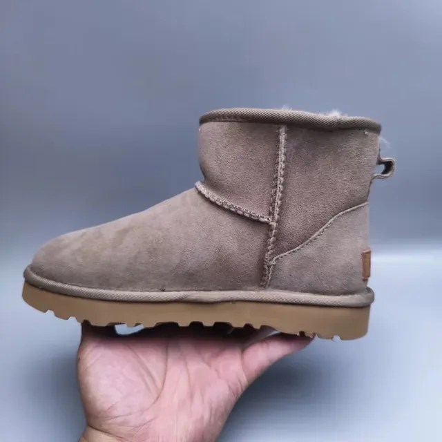 UGG أحذية الثلج بيج براون سويد أنتم مبطنة بشيرلينج كاف 4