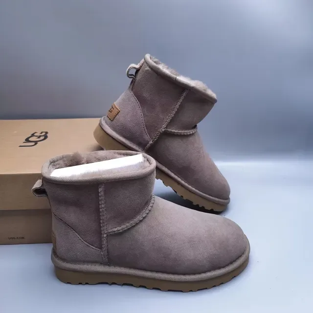 UGG أحذية الثلج بيج براون سويد أنتم مبطنة بشيرلينج كاف 5