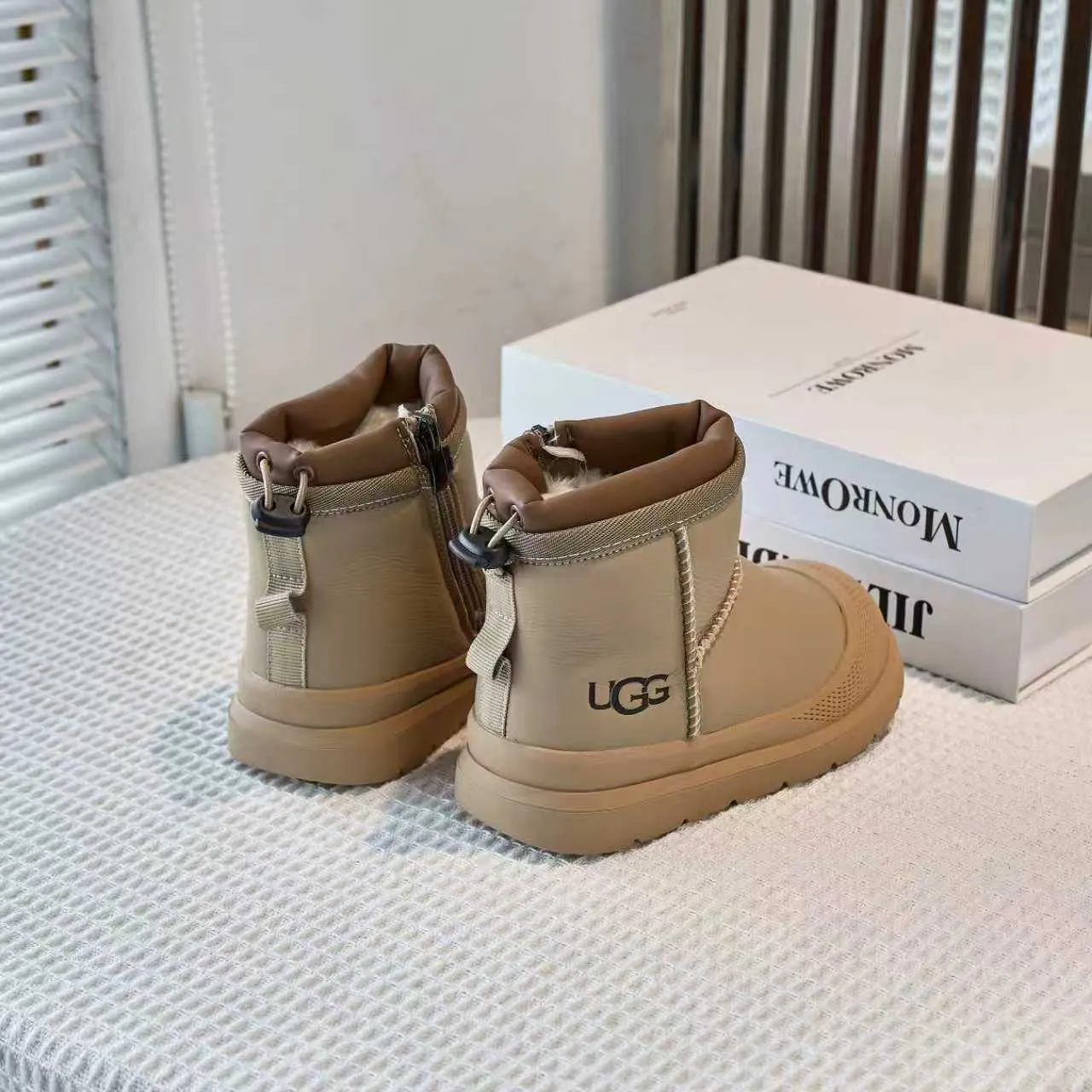 UGG Beige Marrón con cremallera forradas con shearling botas de nieve 2