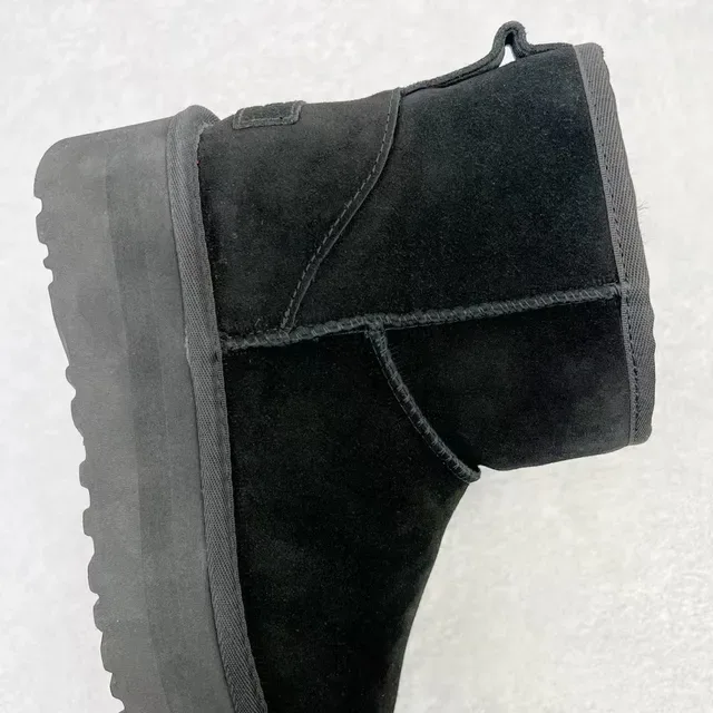 UGG 黑色 平台鞋底 麂皮面 雪靴 6