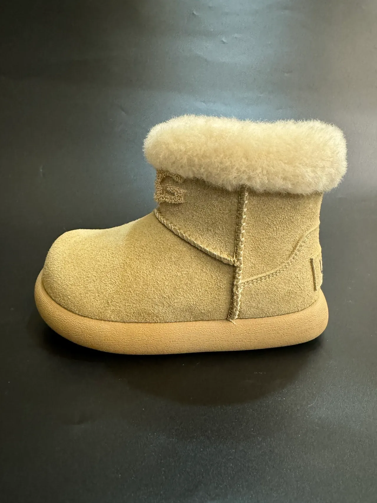 UGG Classic Mini 米色麂皮羊毛护腿雪靴 4