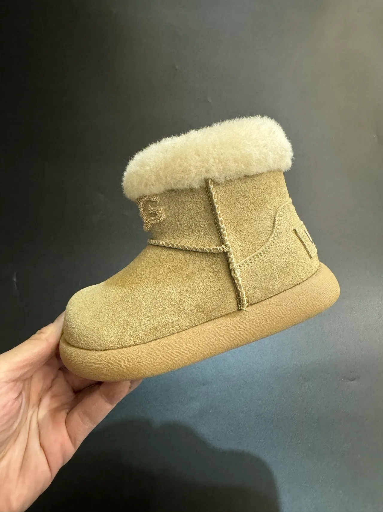 UGG Classic Mini 米色麂皮羊毛护腿雪靴 5