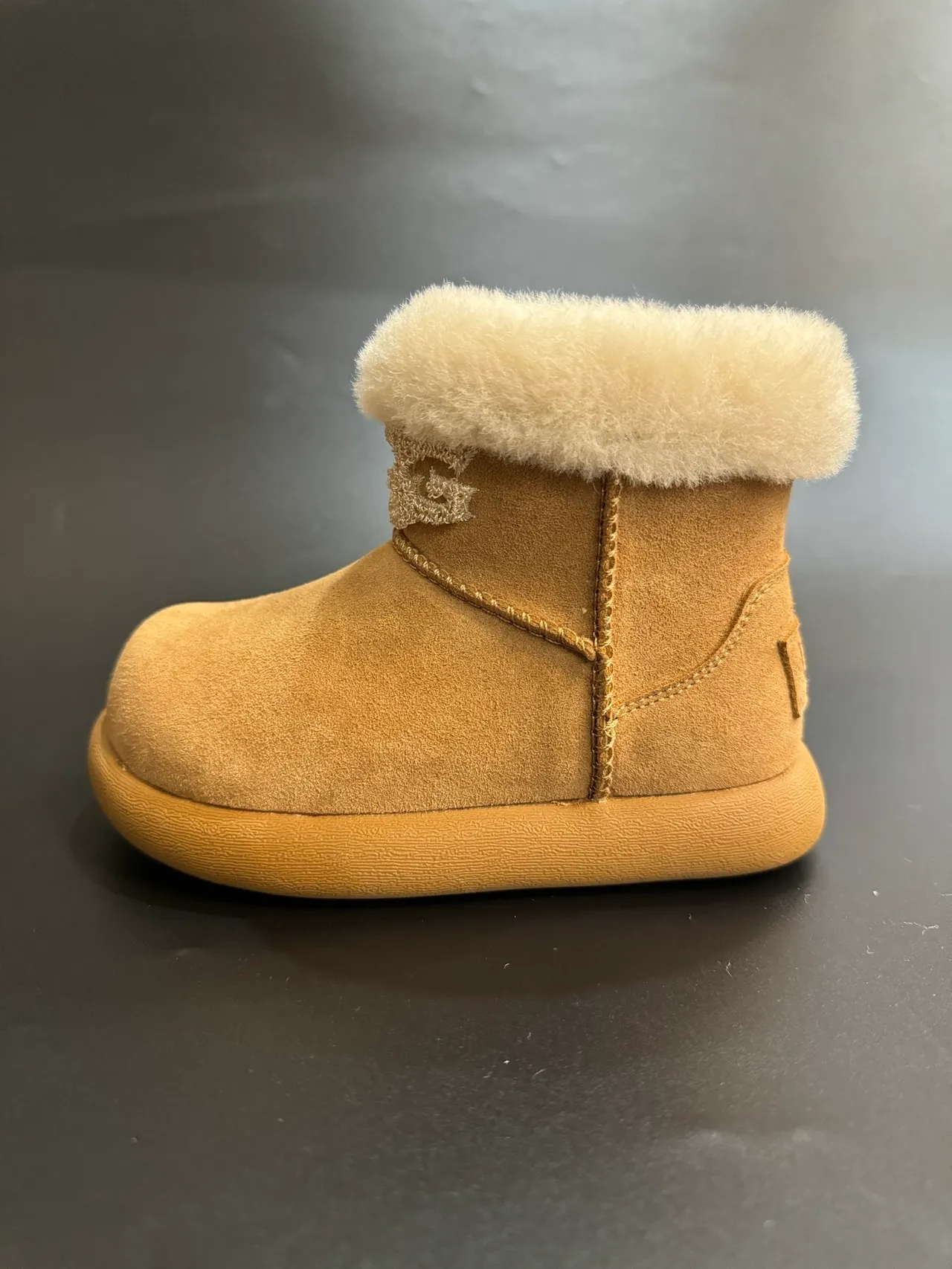 UGG Classic Mini 米色麂皮羊毛护腿雪靴 6