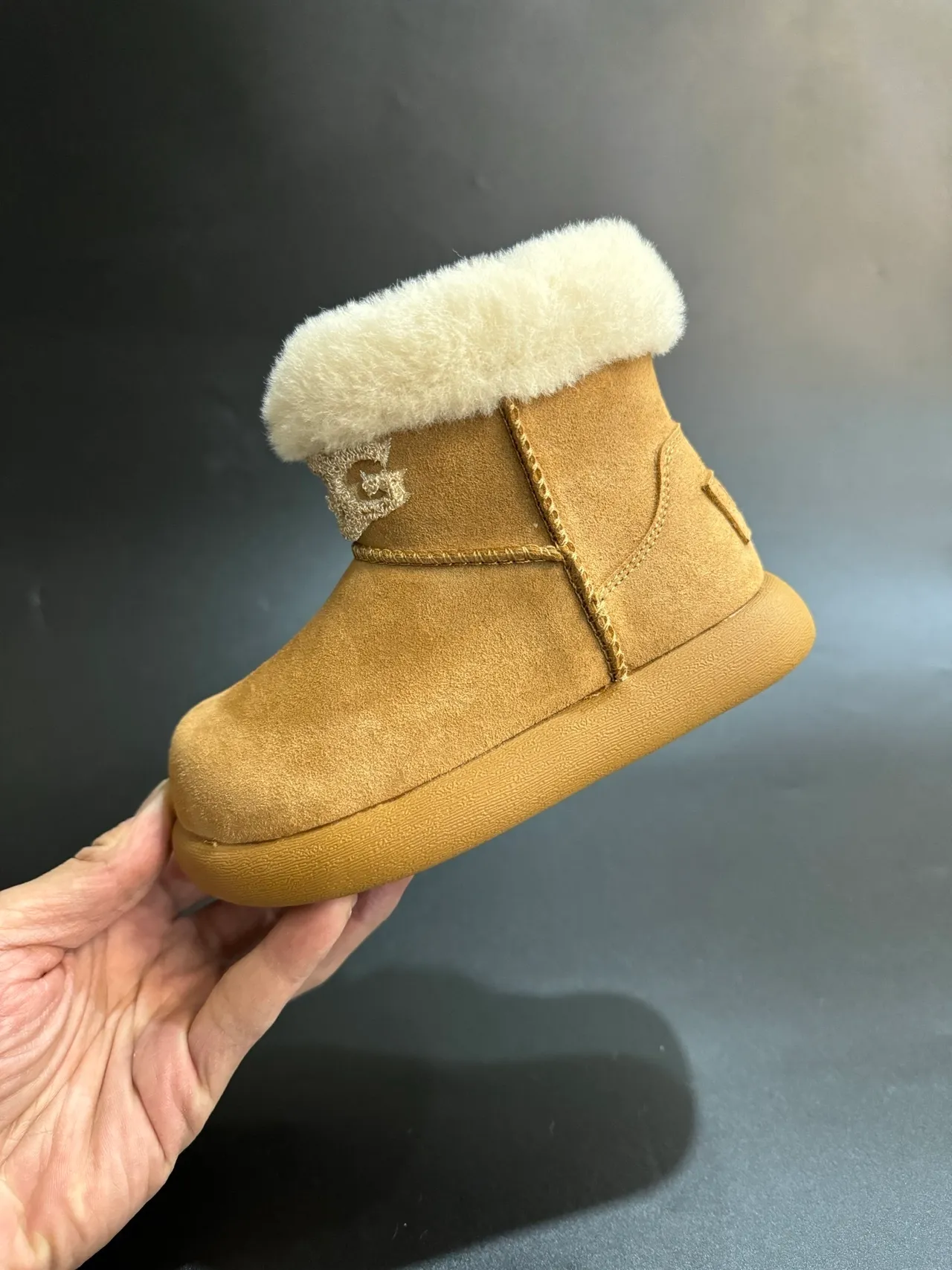 UGG Classic Mini 米色麂皮羊毛护腿雪靴 7
