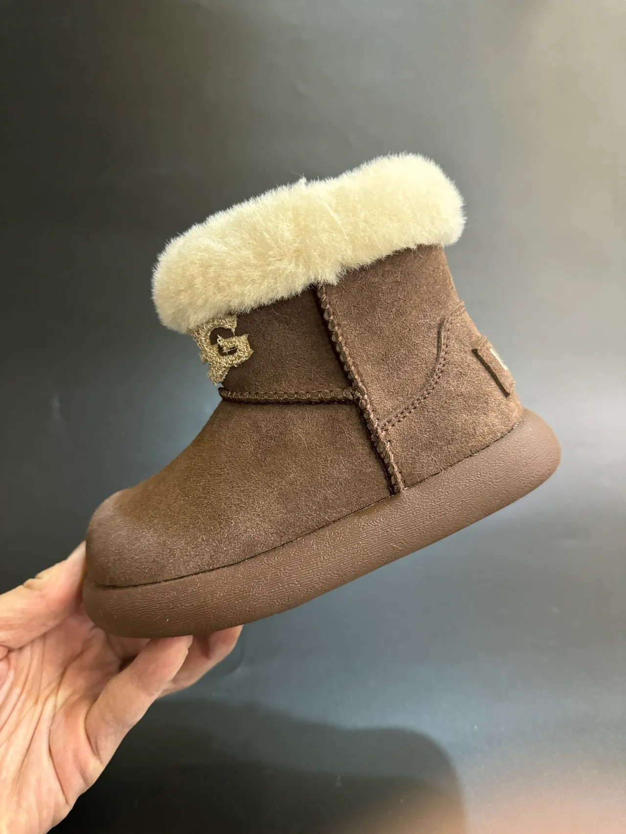 UGG Classic Mini 米色麂皮羊毛护腿雪靴 9