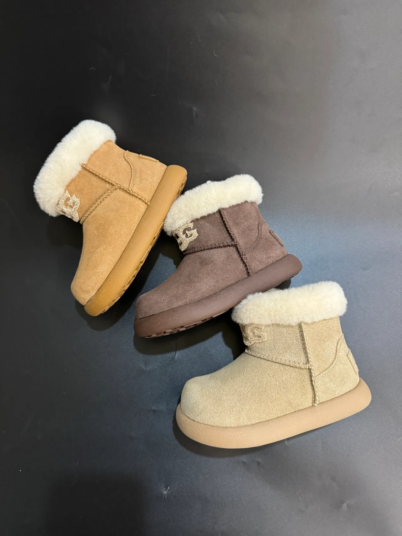 UGG Classic Mini 米色麂皮羊毛护腿雪靴 10