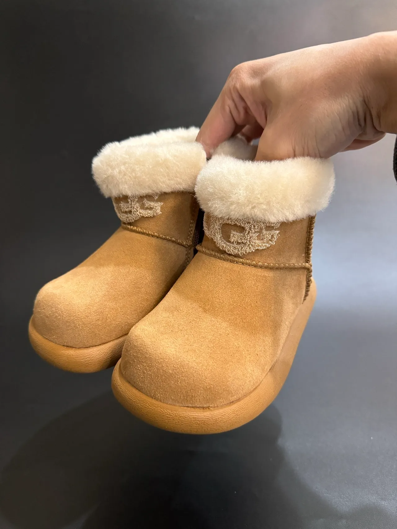 UGG Classic Mini 米色麂皮羊毛护腿雪靴 11