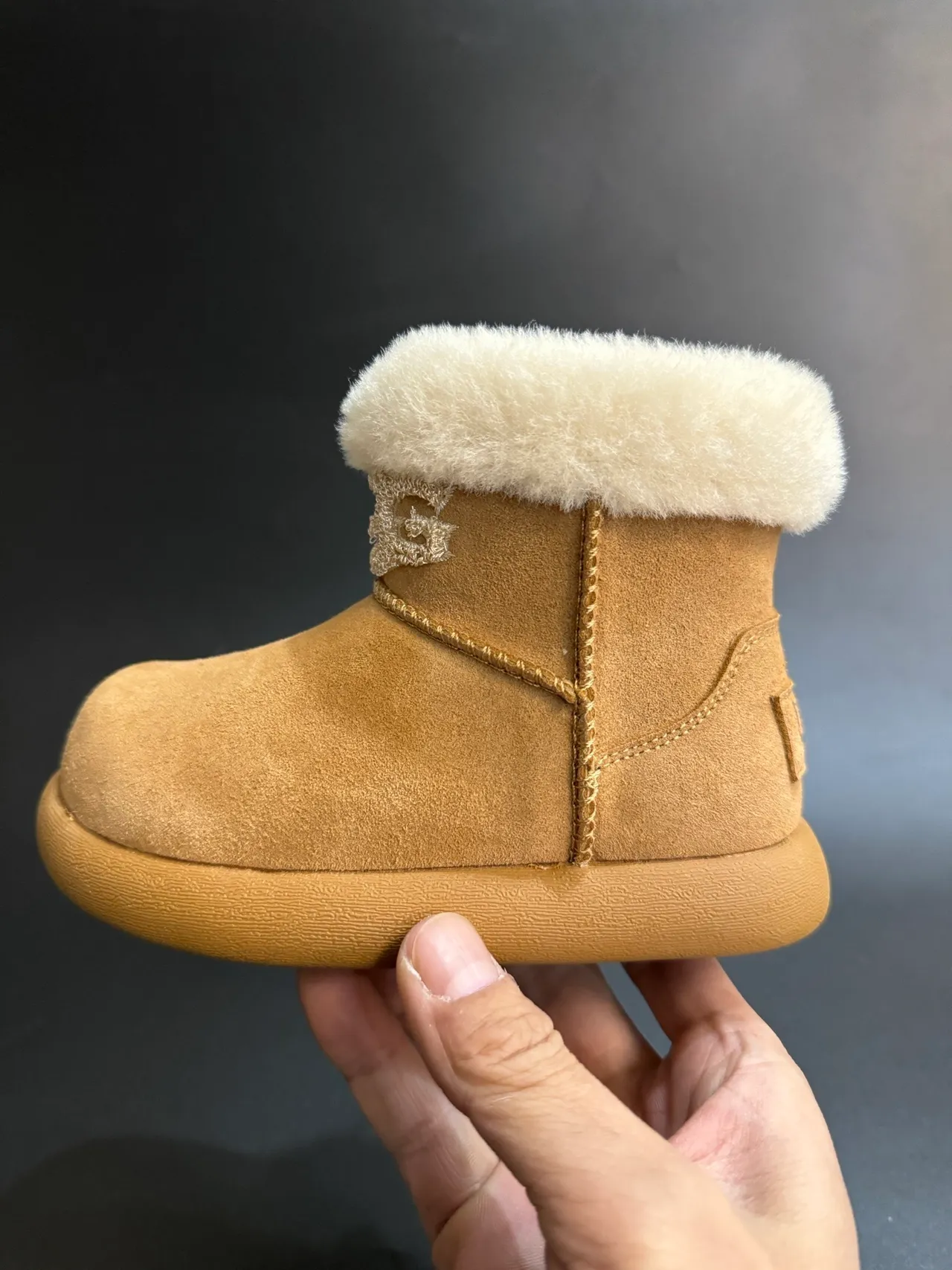 UGG Classic Mini 米色麂皮羊毛护腿雪靴 15