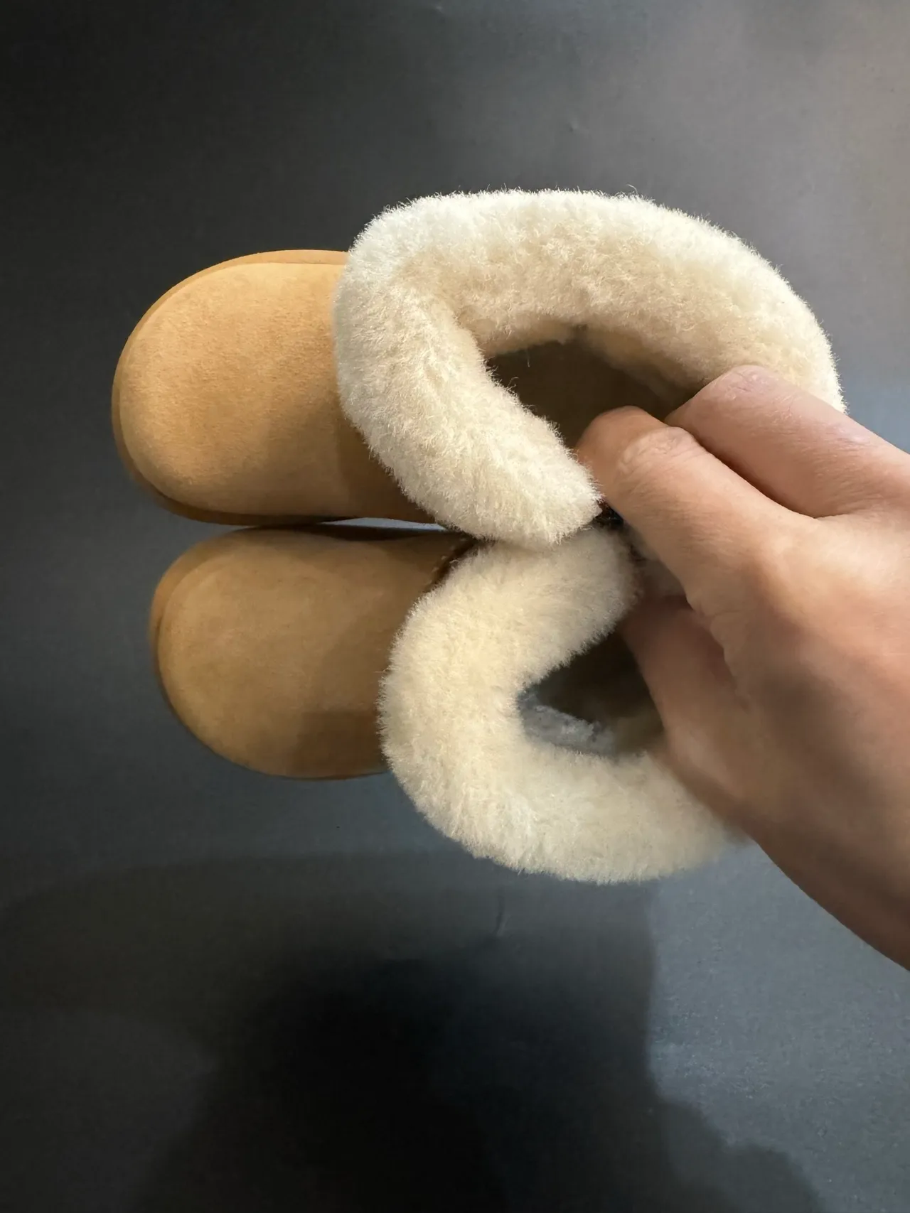 UGG Classic Mini 米色麂皮羊毛护腿雪靴 17