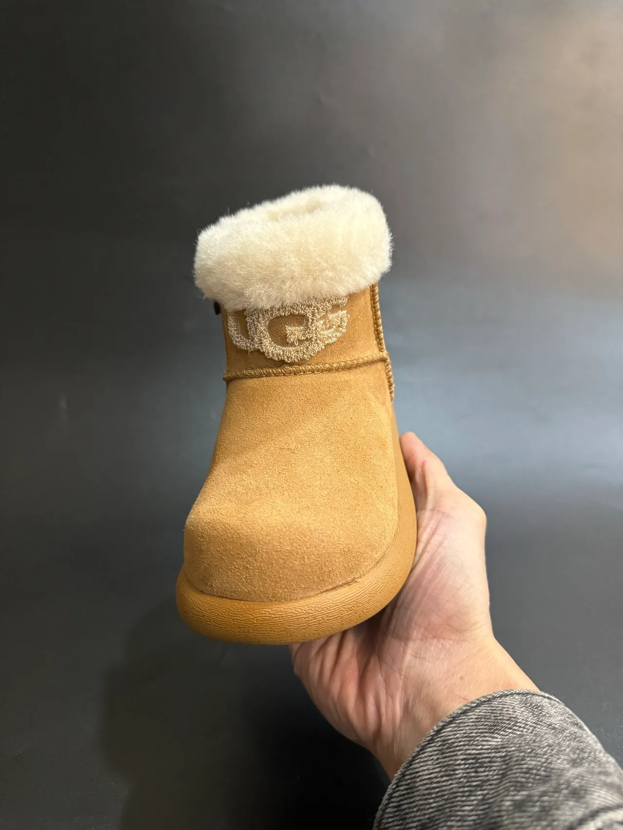 UGG Classic Mini 米色麂皮羊毛护腿雪靴 19