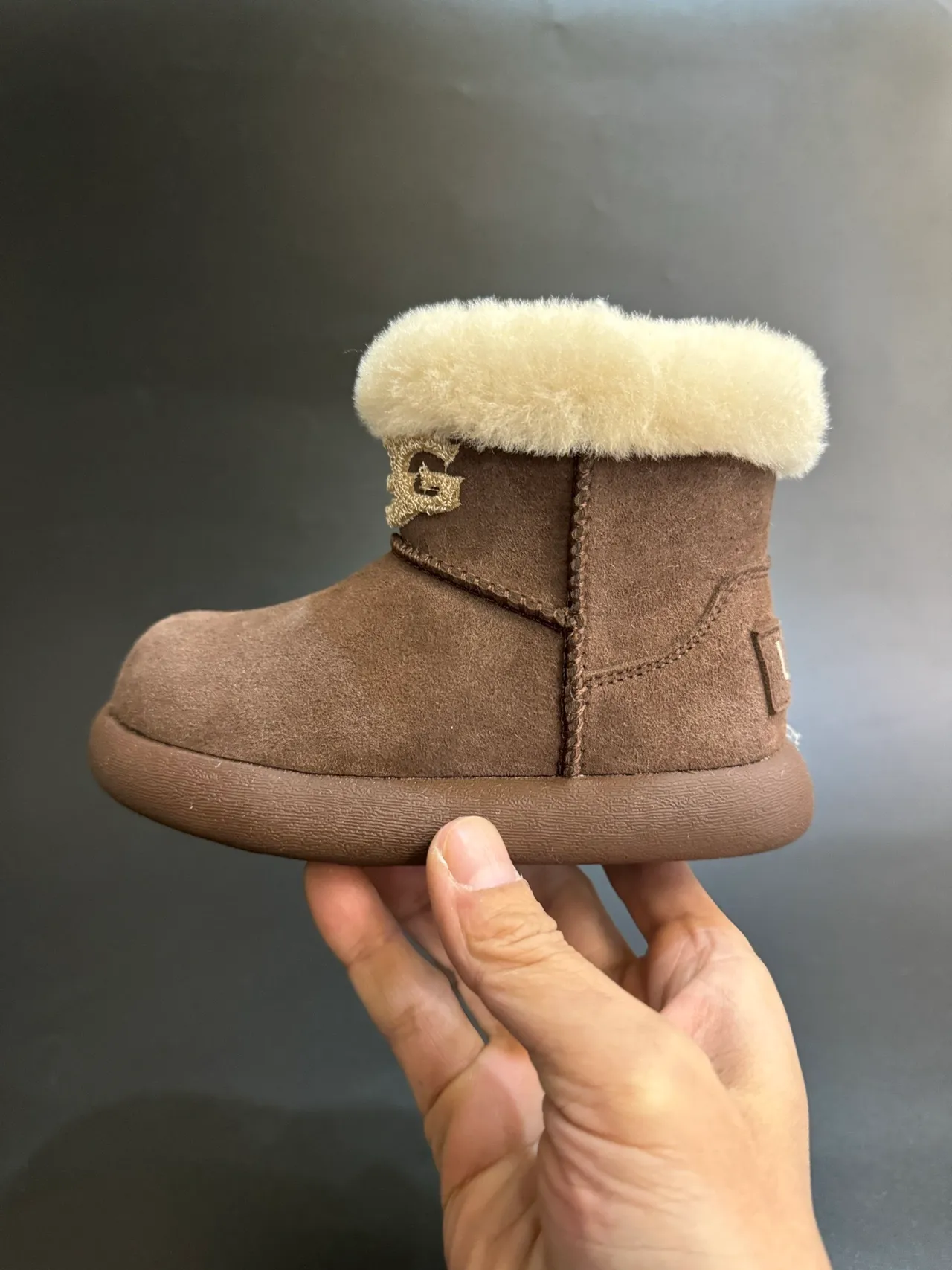 UGG Classic Mini 米色麂皮羊毛护腿雪靴 21