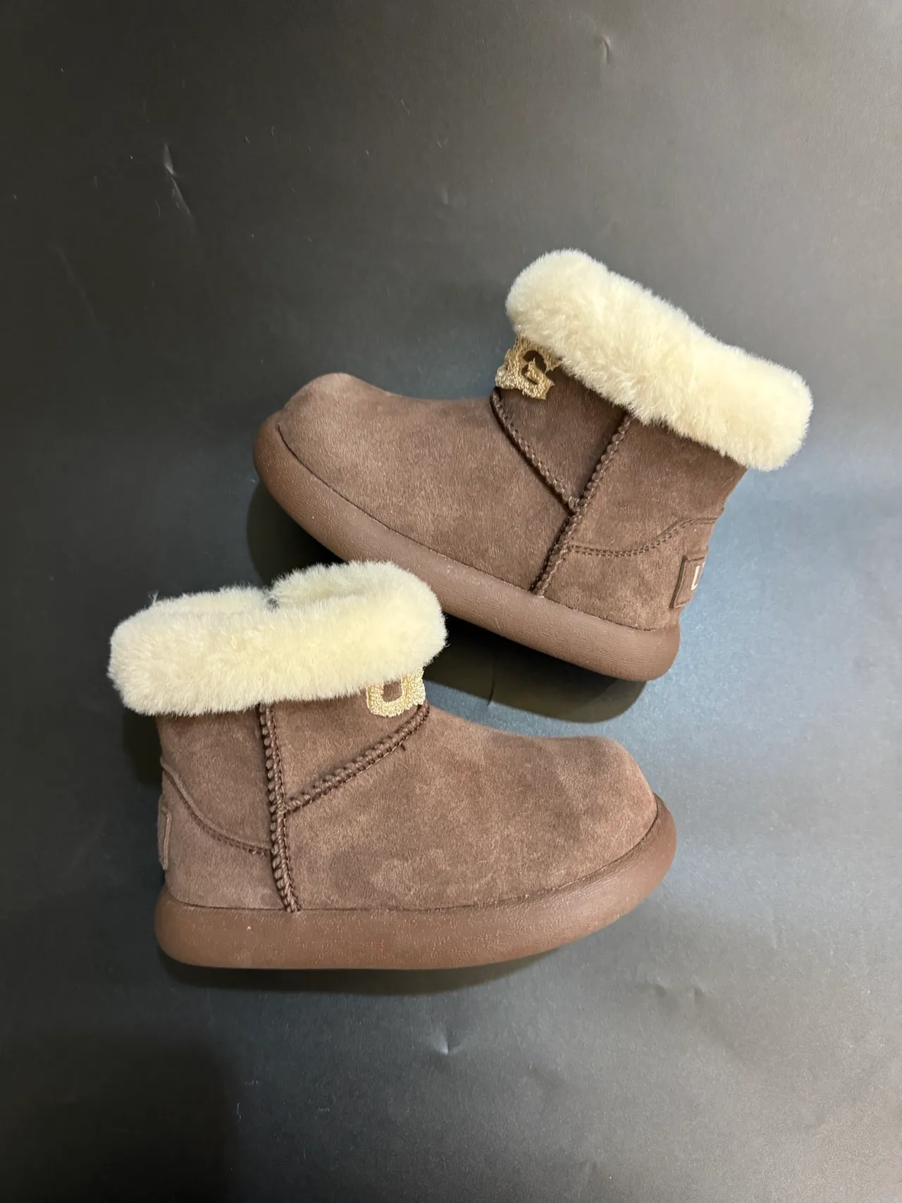 UGG Classic Mini 米色麂皮羊毛护腿雪靴 23