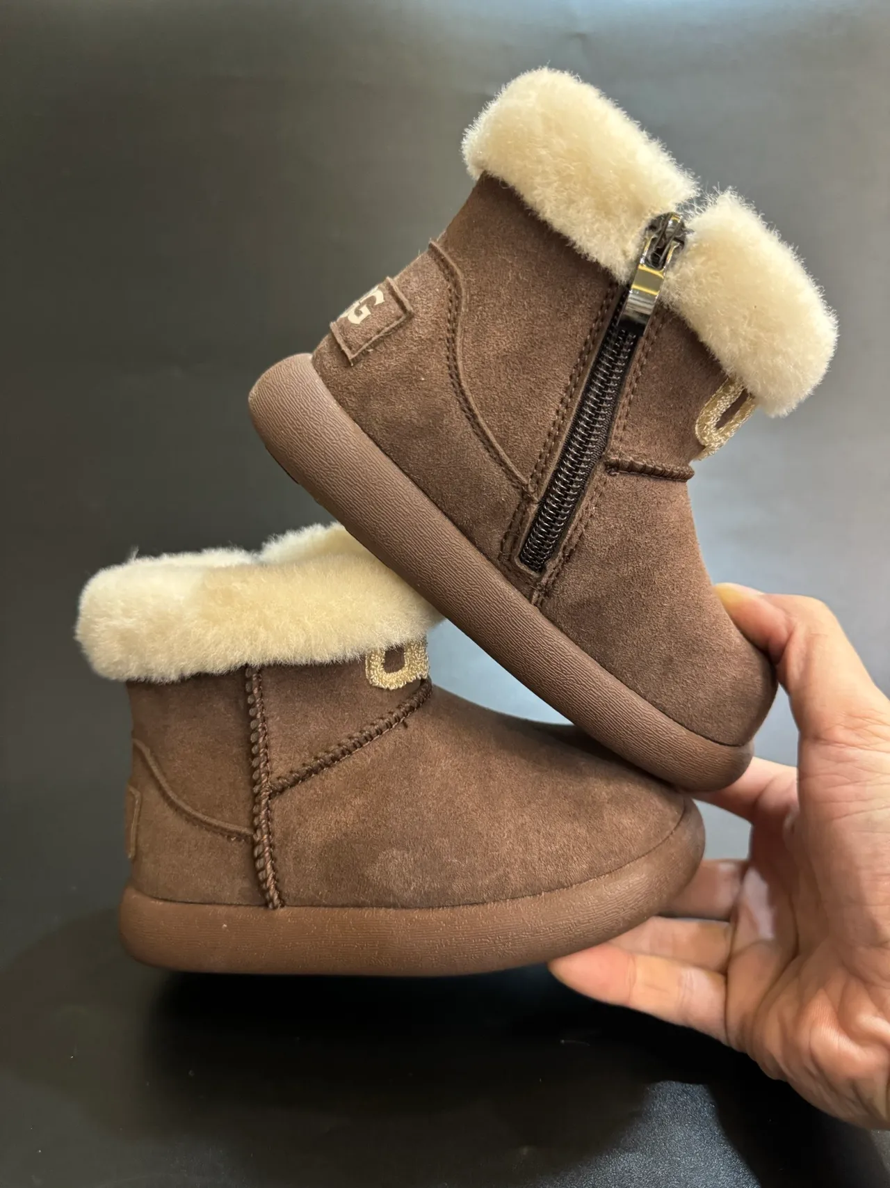 UGG Classic Mini 米色麂皮羊毛护腿雪靴 24