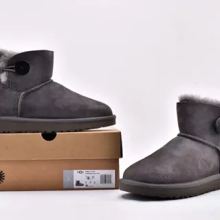 UGG Classic Mini Button 炭灰色雪靴