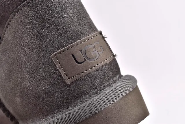UGG Classic Mini Button 炭灰色雪靴 5