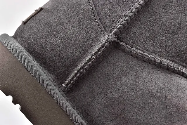 UGG Classic Mini Button 炭灰色雪靴 6