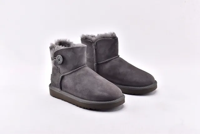 UGG Classic Mini Button 炭灰色雪靴 9