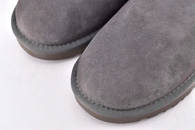 UGG Classic Mini Button 炭灰色雪靴 10