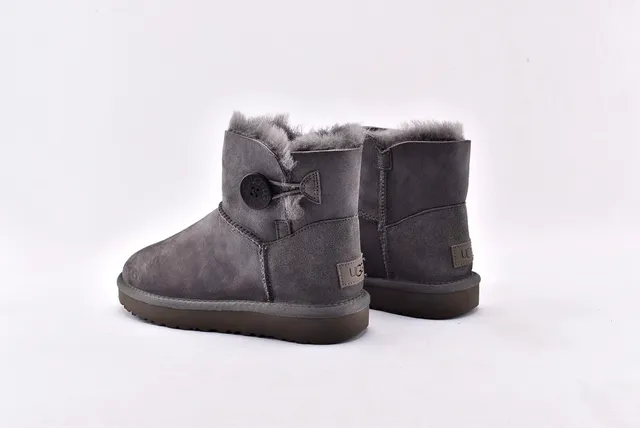 UGG Classic Mini Button 炭灰色雪靴 12