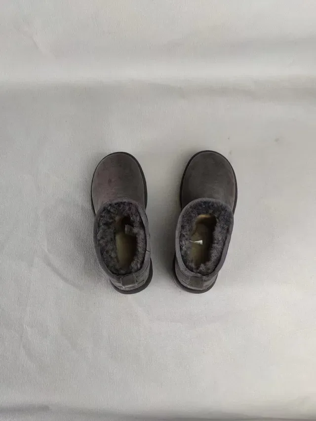 UGG Classic Mini Botas de Nieve Gris Carbón 2