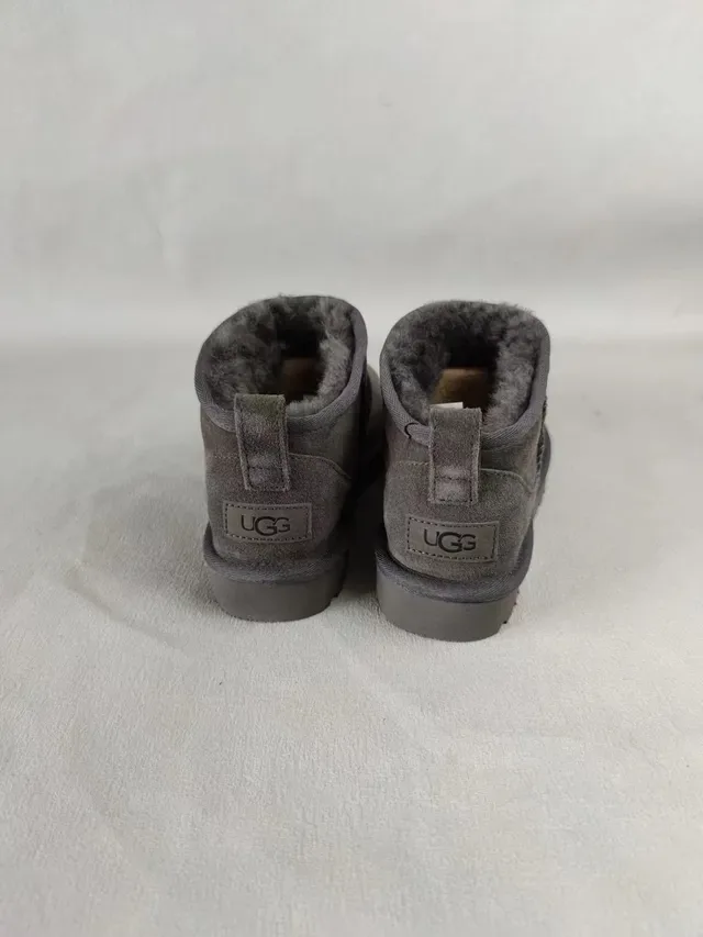 UGG Classic Mini Botas de Nieve Gris Carbón 5