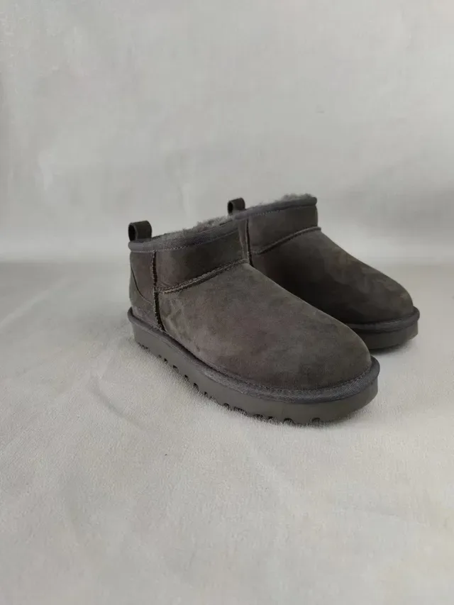 UGG Classic Mini Botas de Nieve Gris Carbón 6