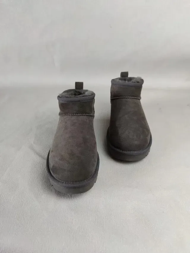 UGG Classic Mini Botas de Nieve Gris Carbón 7