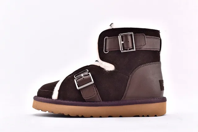 UGG क्लासिक मिनी शियरलिंग लाइन बकल स्ट्रैप स्नो बूट 8