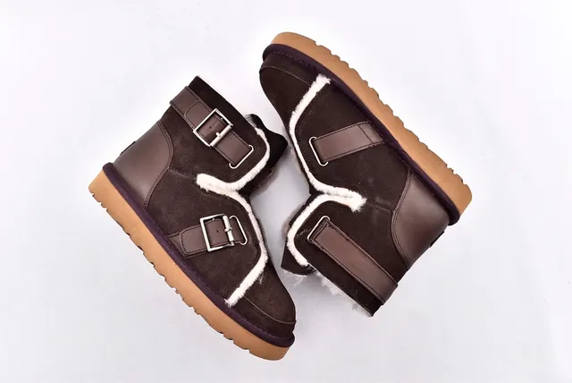 UGG क्लासिक मिनी शियरलिंग लाइन बकल स्ट्रैप स्नो बूट 12