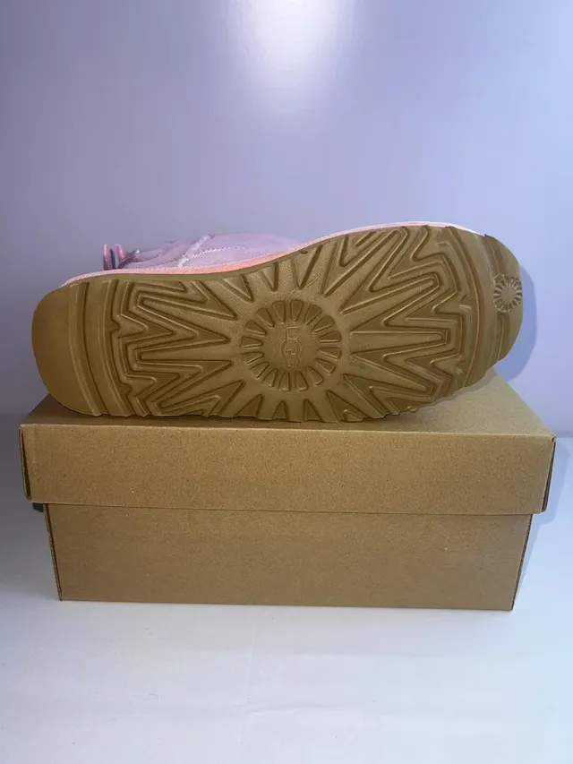 UGG Classic Botas de Nieve con Upper de Ante Rosa Marrón y Forro de Shearling 2