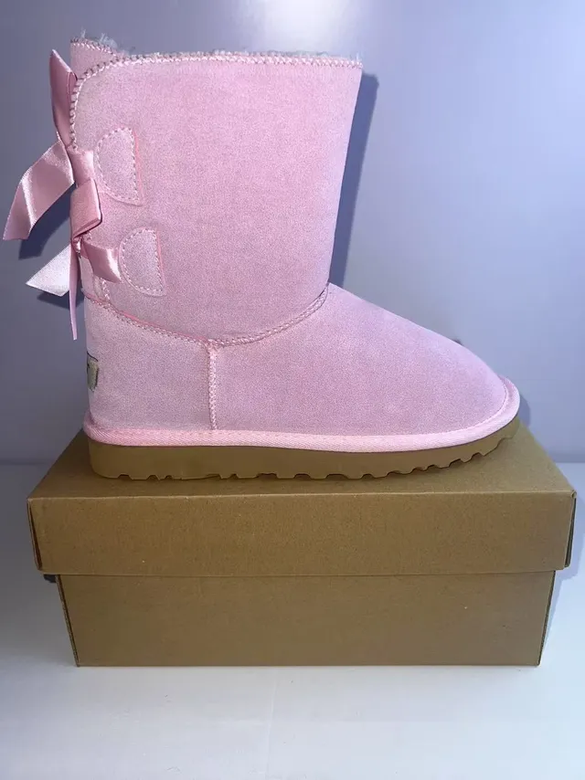 UGG Classic Botas de Nieve con Upper de Ante Rosa Marrón y Forro de Shearling 4