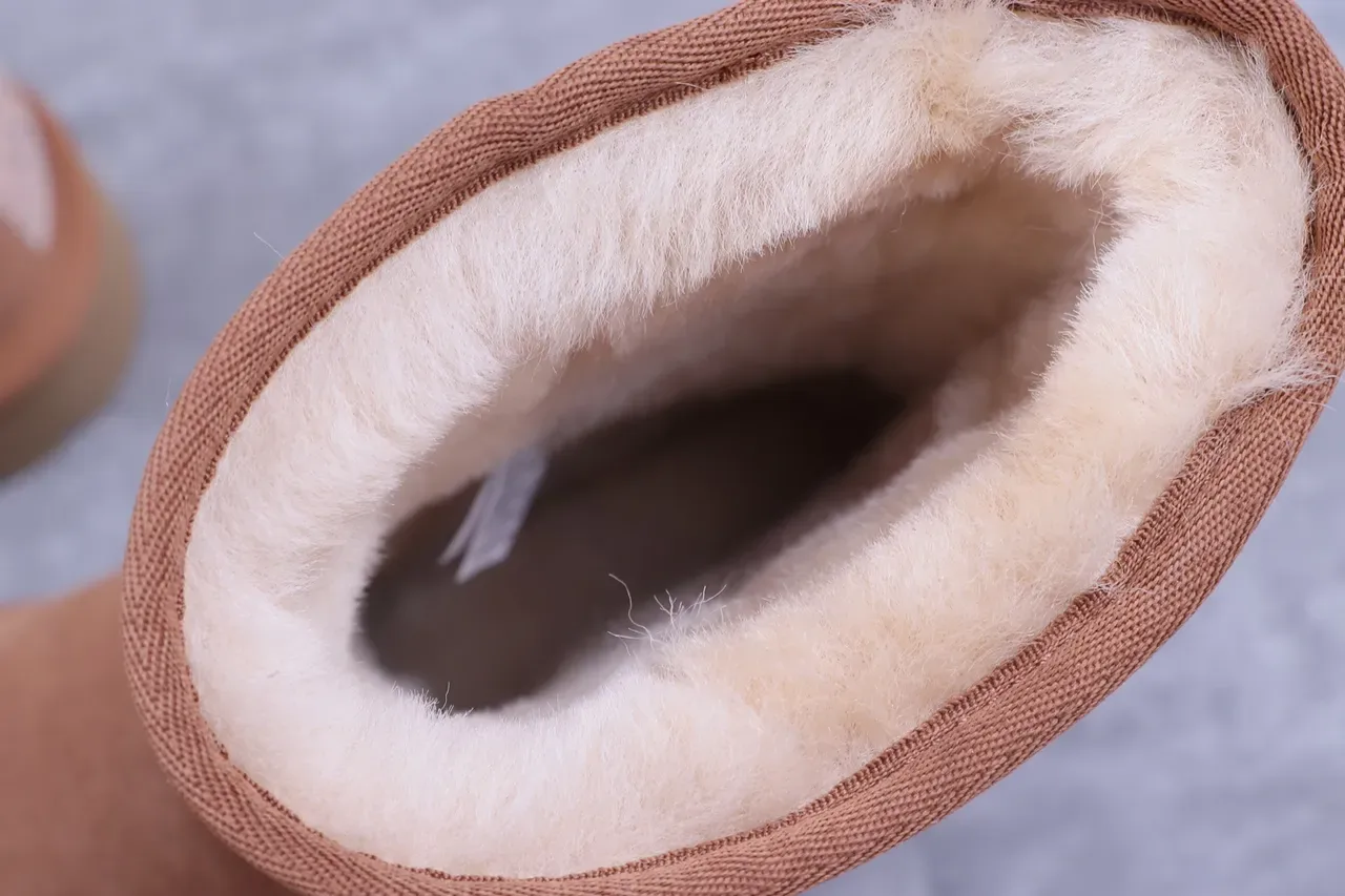 UGG Classic Short Botas de Nieve de Ante Marrón Forradas con Shearling 2