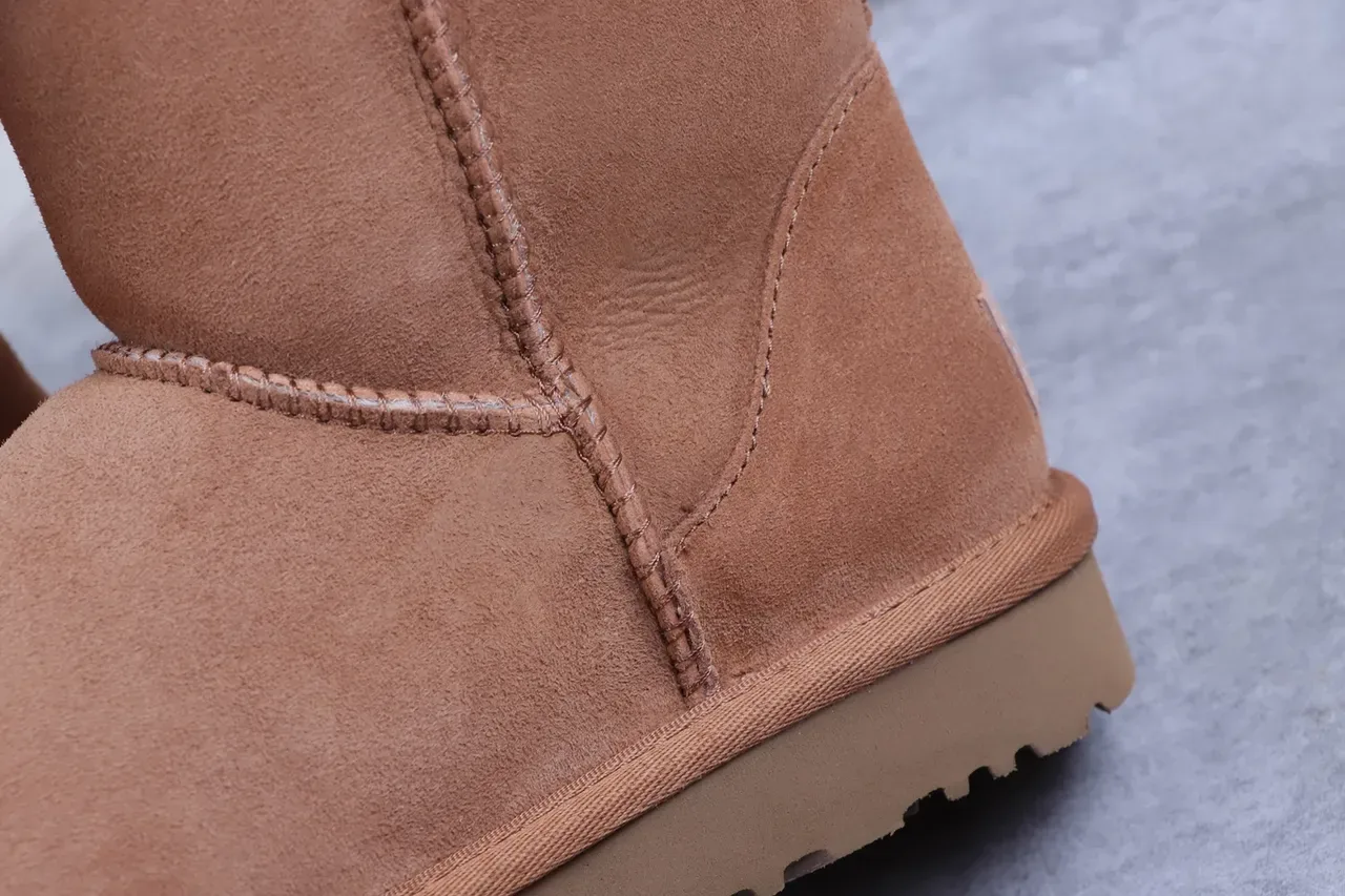 UGG Classic Short Botas de Nieve de Ante Marrón Forradas con Shearling 3