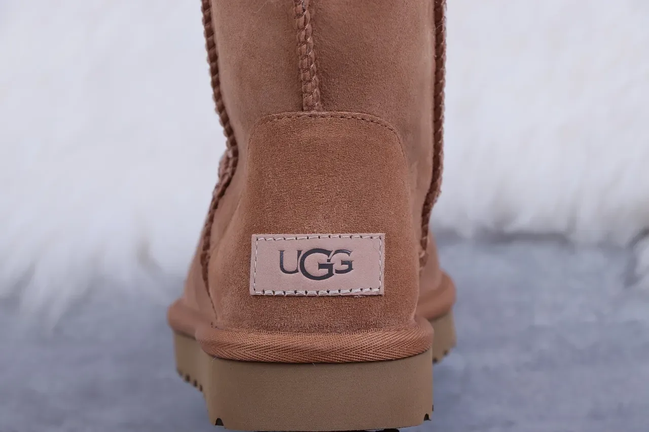 UGG Classic Short Botas de Nieve de Ante Marrón Forradas con Shearling 5