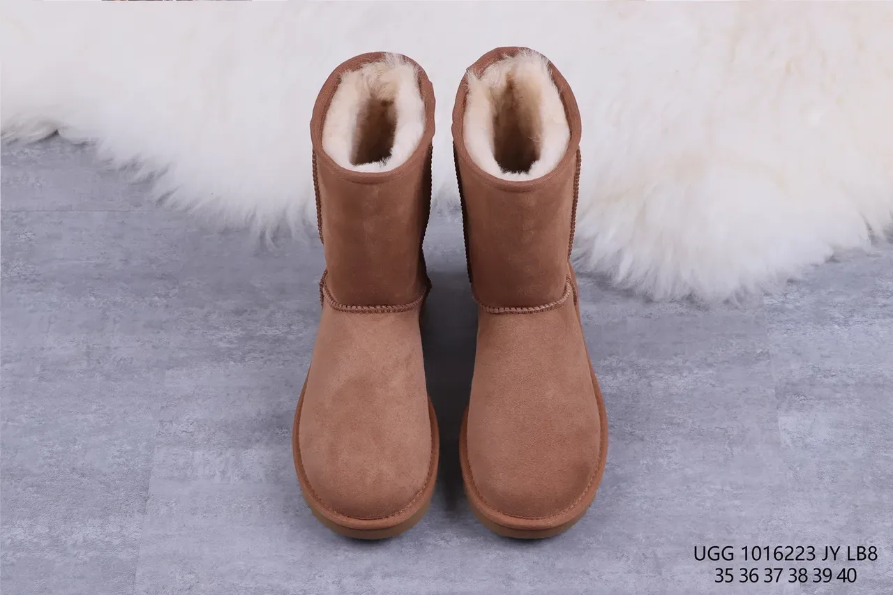 UGG Classic Short Botas de Nieve de Ante Marrón Forradas con Shearling 9