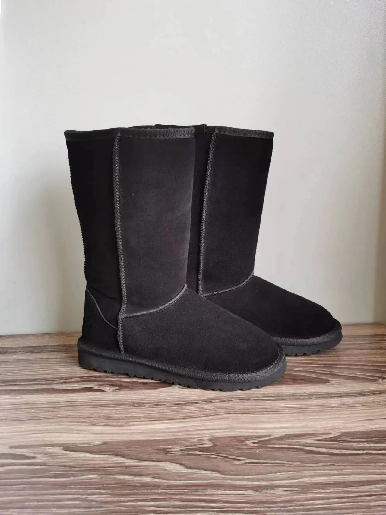 UGG经典高筒黑色雪靴 2