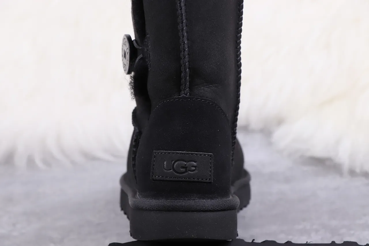 UGG 经典高筒扣黑色雪靴 5